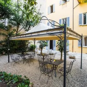 https://little-garden-donatello.it-tuscanyhotel.com