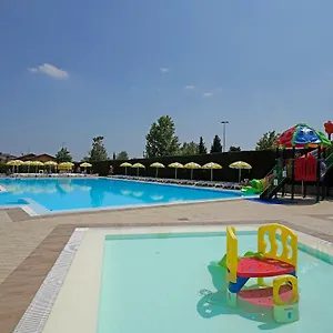 פארק נופש Villaggio Tiglio, סירמיונה